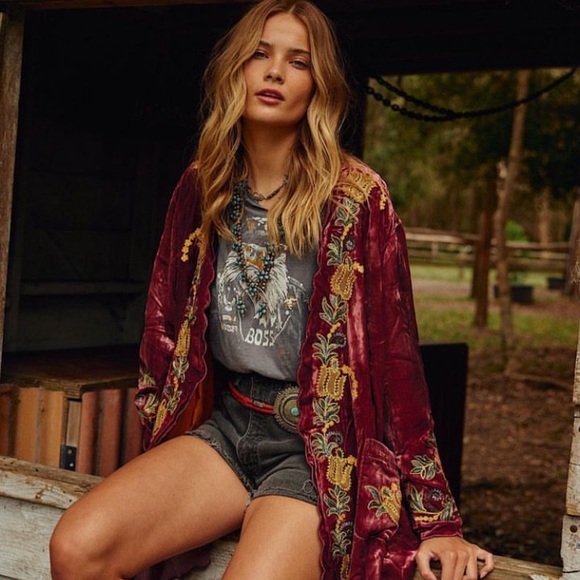 SOLD💫 Chasing Unicorns Proud Mary Silk Embroidered Housecoat OS - Picture 3 of 17